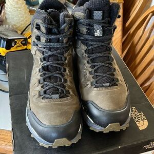 North Face Vective Fastpack Insulated Boots. M-10
